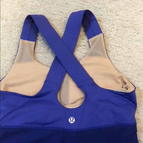 Lululemon Women’s Built in bra tank size 4 - Picture 4 of 5